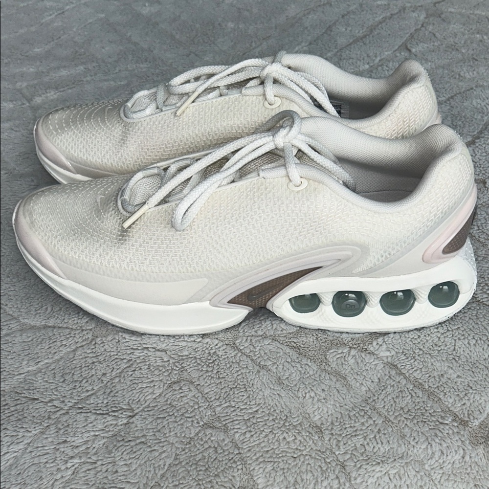 Nike Air Max DN SE, Women’s Size 11 - Picture 4 of 10